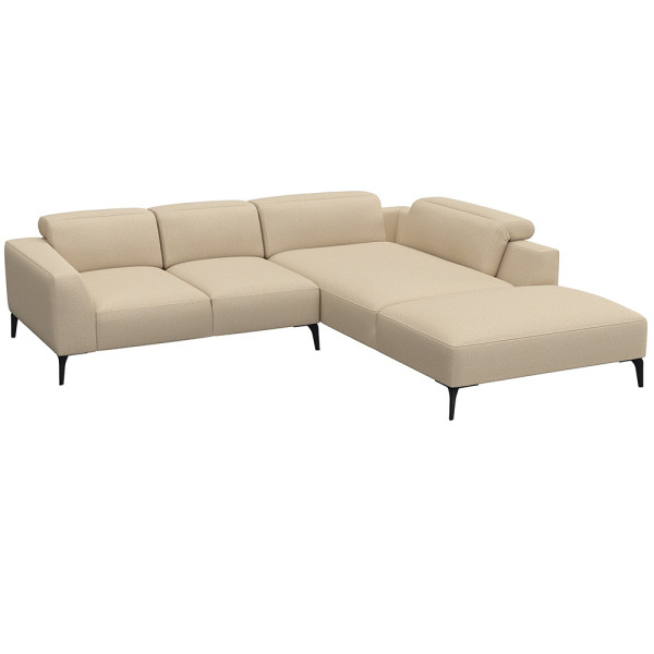 Graues Ecksofa aus hochwertigem Material mit offenen Enden und modernen, schlanken Beinen. Es bietet komfortable Sitzfläche und hohe Rückenkissen für optimalen Sitzkomfort.