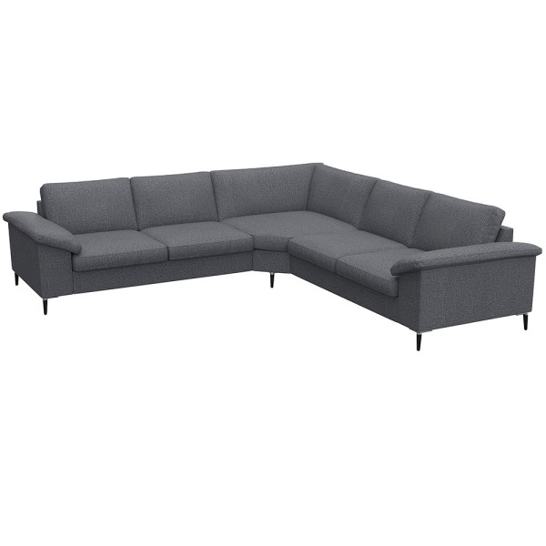 Braunes Ecksofa FIORE steht in einem modernen Design. Es bietet Platz zum Sitzen und Entspannen. Die Ausstattung umfasst weiche Kissen für zusätzlichen Komfort.