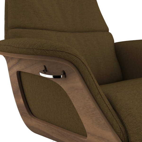 Stoff Sessel Clement in Olivgrün hat einen Holz-Korpus und steht auf einem stabilen, verchromten Fuß. Der Sessel hat eine hohe Rückenlehne für optimalen Komfort.