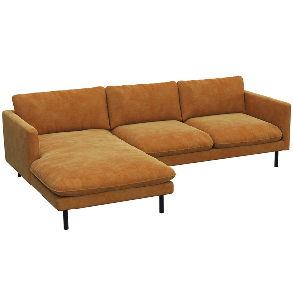 Beige Chaiselongue-Sofa BOLZANO mit drei Rückenkissen und einem seitlichen Liegelement steht auf dünnen schwarzen Füßen. Das Sofa hat eine moderne, schlichte Form und edle Textur.