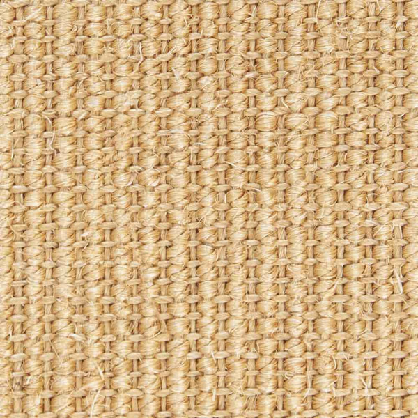 Beige Sisal-Teppichrand mit grünem Stoffbesatz ist sichtbar. Der Teppich zeigt eine naturbelassene Struktur und betont die nachhaltigen Materialien durch die harmonische Farbwahl.
