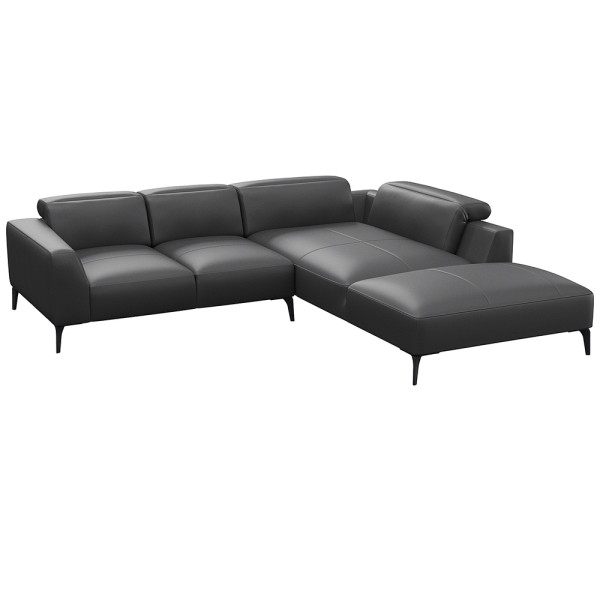 Graues Ecksofa aus hochwertigem Material mit offenen Enden und modernen, schlanken Beinen. Es bietet komfortable Sitzfläche und hohe Rückenkissen für optimalen Sitzkomfort.