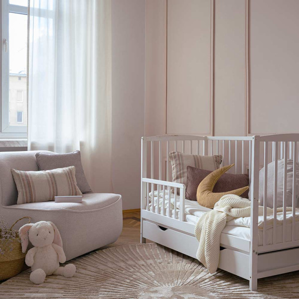 Runder Teppich mit Strahlen-Design in Hoch-Tief-Optik, in Beige und grau, hat einen Durchmesser von 250 cm und wird für 799,00 € angeboten.