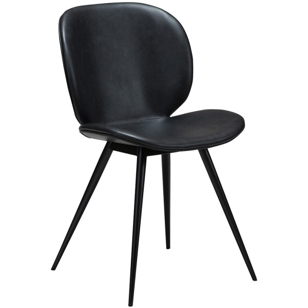 Moderner schwarzer Stuhl aus Kunstleder steht auf drei schlanken Beinen. Die Rückenlehne ist rundlich und harmoniert mit der abgerundeten Sitzfläche.