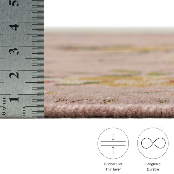 Drei Teppiche mit floralen Mustern in sanften Farbtönen, angeordnet in verschiedenen Größen: ein länglicher Teppich und zwei rechteckige Teppiche. Sie verzaubern mit lebendigen Farben und zarten Designs.