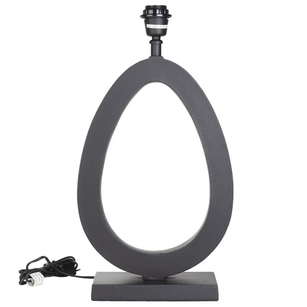 Ovaler Leuchtenfuß aus grauem Material mit einer Öffnung in der Mitte. Der Sockel steht stabil auf einer quadratischen Basis. Das Kabel ist sichtbar und angeschlossen.