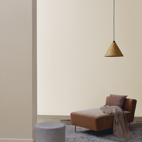 Elle Decoration von Crown präsentiert die Premium-Wandfarbe „Highlight“ in der Dose mit der Nummer 514. Die Farbe hat einen matten Finish und füllt 0,125 Liter.