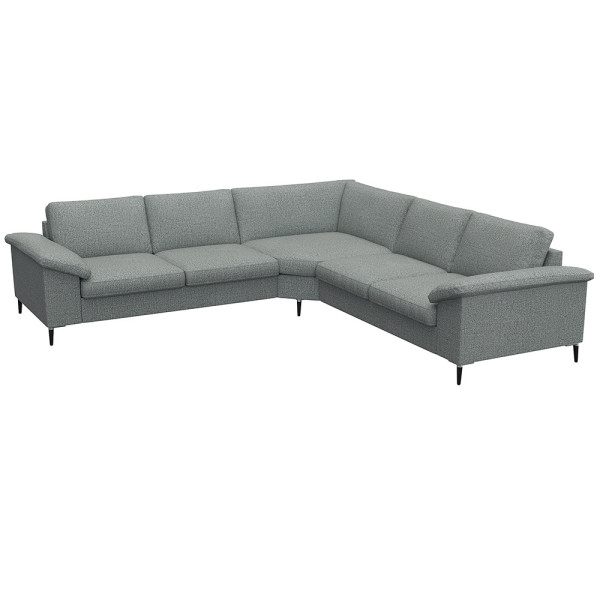 Braunes Ecksofa FIORE steht in einem modernen Design. Es bietet Platz zum Sitzen und Entspannen. Die Ausstattung umfasst weiche Kissen für zusätzlichen Komfort.