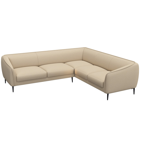 Ecksofa BELLE in hellem Stoff mit gepolsterten Sitzflächen und schmalen schwarzen Beinen. Das Sofa bietet modernen Komfort und lädt zum Entspannen ein.