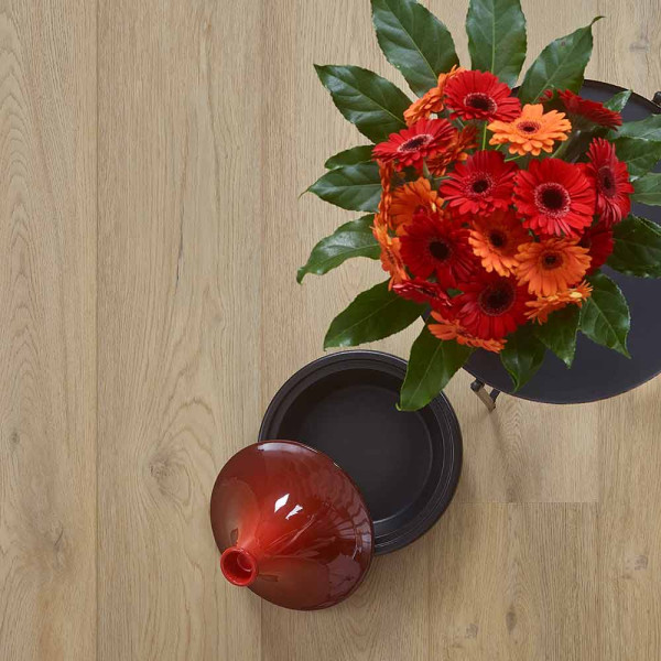 Hellbrauner Vinylboden mit Holzstruktur, zeigt eine natürliche Maserung und Knoten. Er wird als COREtec Klick-Planke XL-End angeboten und ist für 123,83 € pro Paket erhältlich.