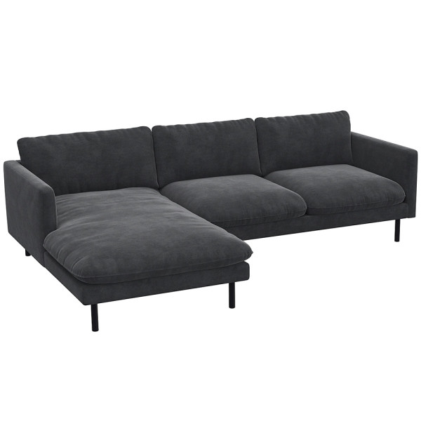 Beige Chaiselongue-Sofa BOLZANO mit drei Rückenkissen und einem seitlichen Liegelement steht auf dünnen schwarzen Füßen. Das Sofa hat eine moderne, schlichte Form und edle Textur.