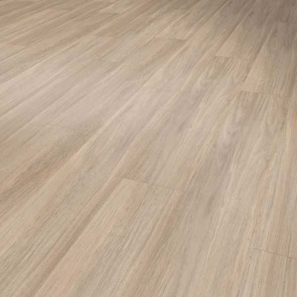 Hellbrauner Designboden mit Holzoptik, der eine natürliche und moderne Ästhetik bietet. Der Bodenbelag wird als Landhausdiele bezeichnet und ist ideal für verschiedene Raumgestaltungen.