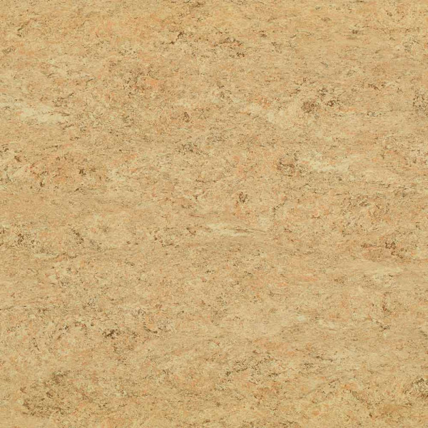 Marmorierte Linoleum-Oberfläche in einem warmen, braunen Farbton. Die Struktur zeigt feine, unregelmäßige Muster, die dem Material einen natürlichen Look verleihen.
